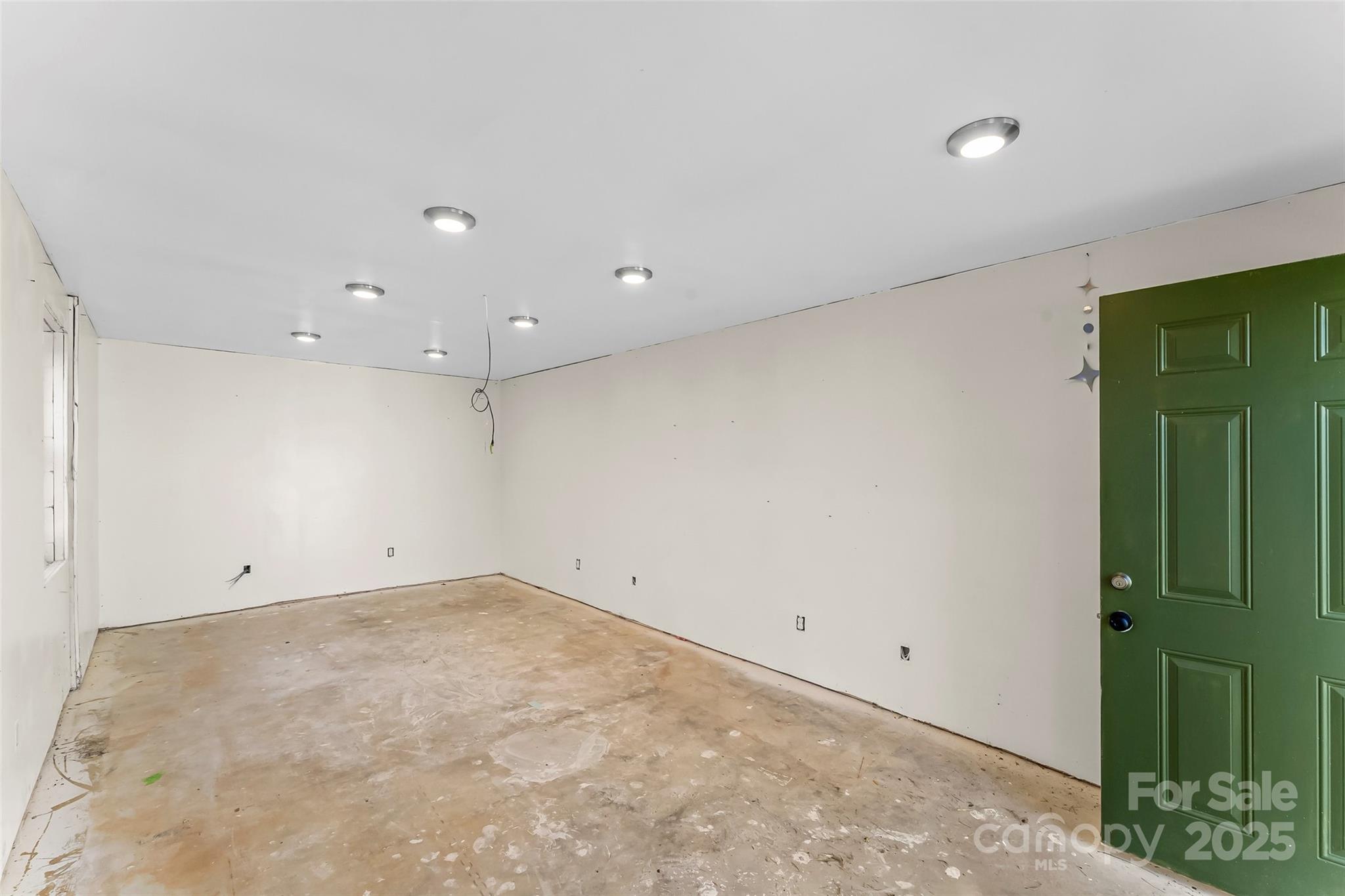 70 1st Street Canton, NC 28716 - Photo 23 of 34 a view of room