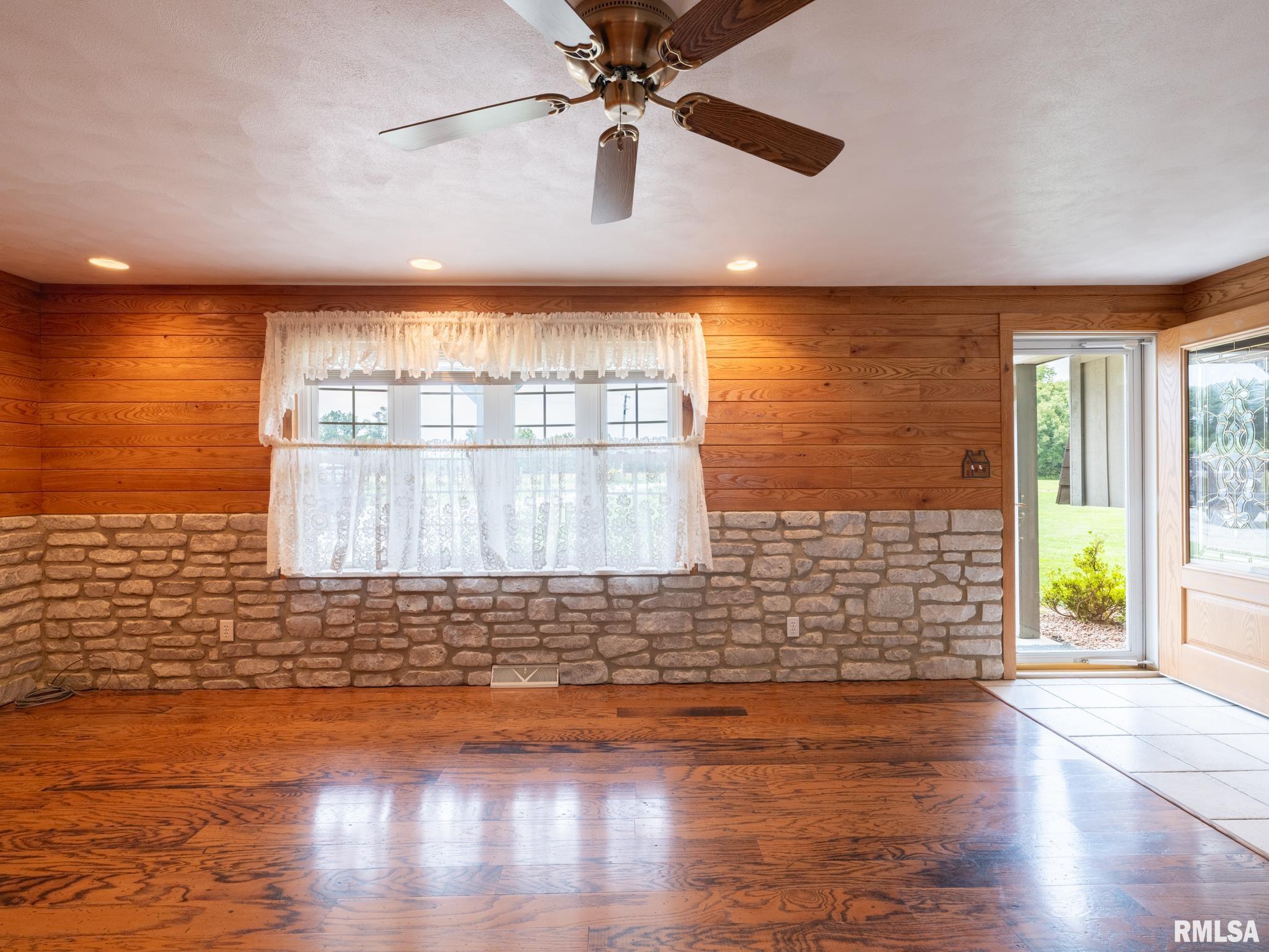 29249 North Bitner Road Glasford, IL 61533 - Photo 17 of 40 Gallery Image 17