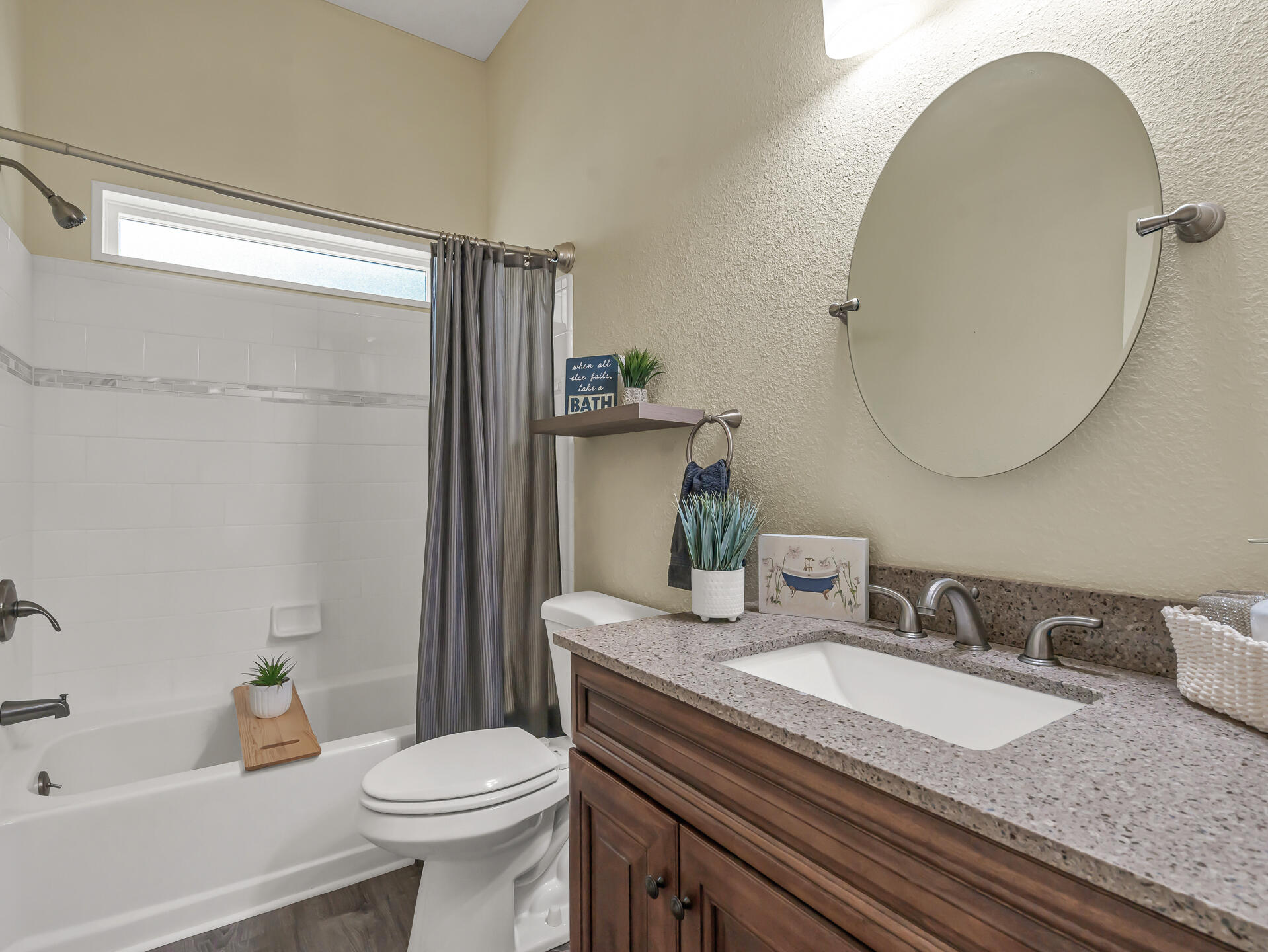 19394 Union School Road Redding, CA 96003 - Photo 25 of 40 Guest Bath