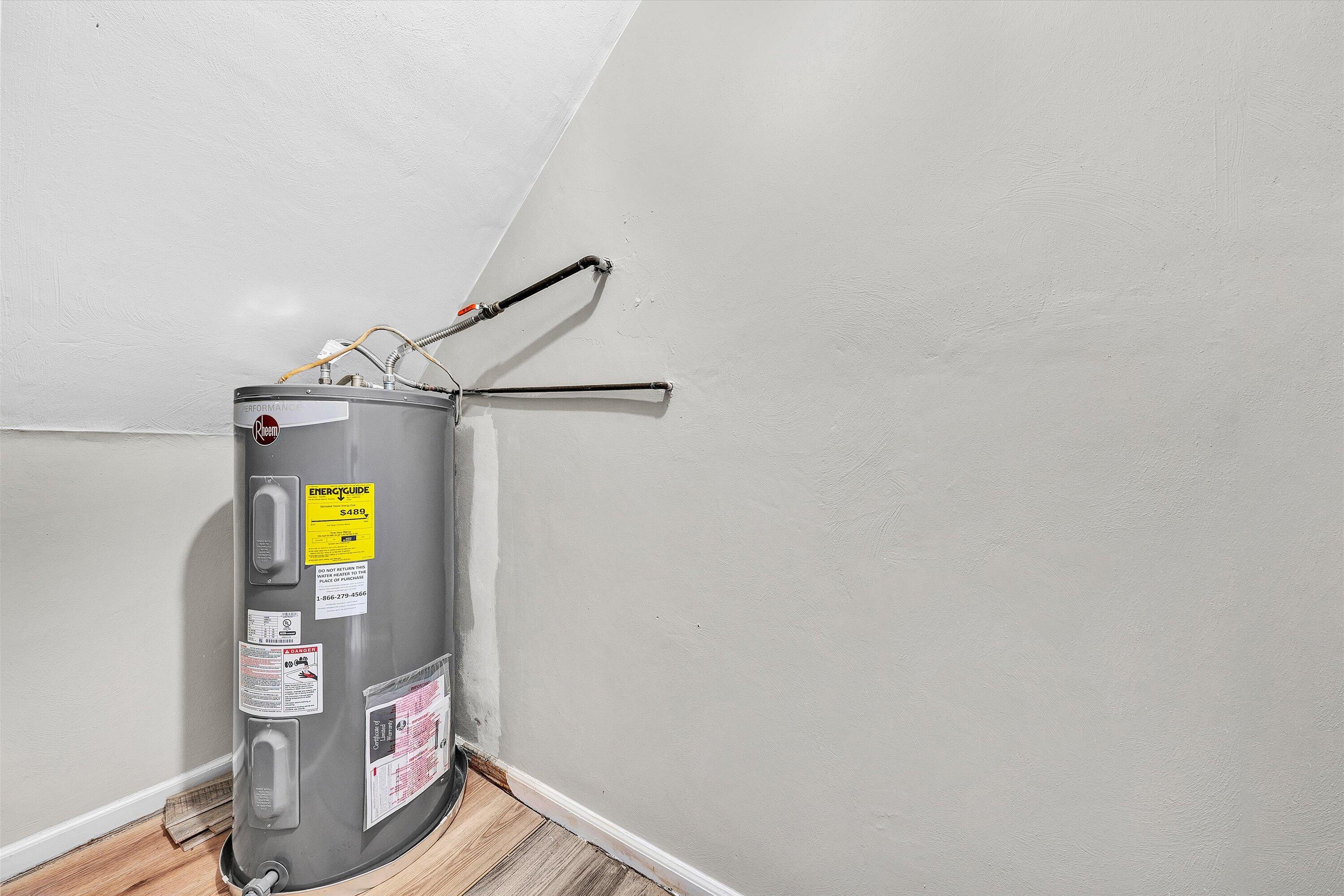 713 Bibb Street Northeast Roanoke, VA 24012 - Photo 8 of 25 07-DSC08685