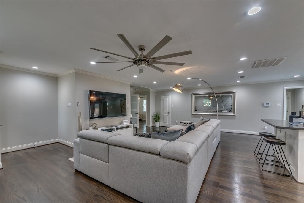 331 West 30th Street Houston, TX 77018 - Photo 3 of 29