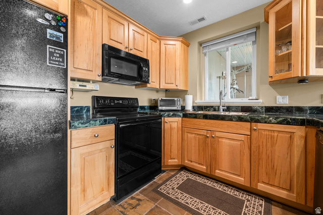708 Eagle Rdg Drive Bountiful, UT 84010 - Photo 34 of 69 Lower level kitchen view 2