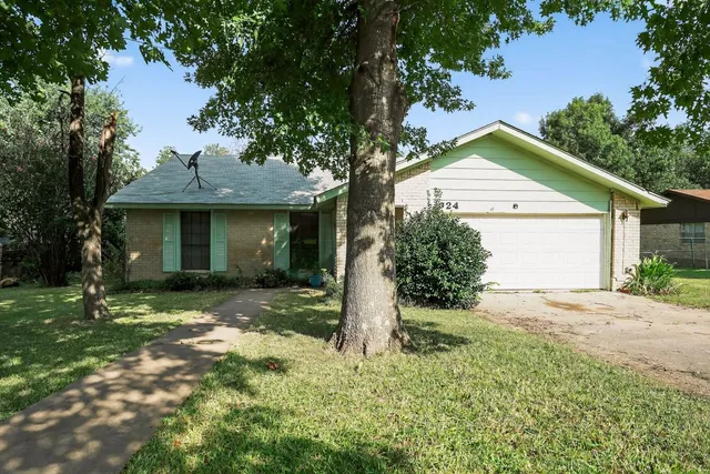 $199,000 | 324 McClendon Drive, Elgin, TX 78621