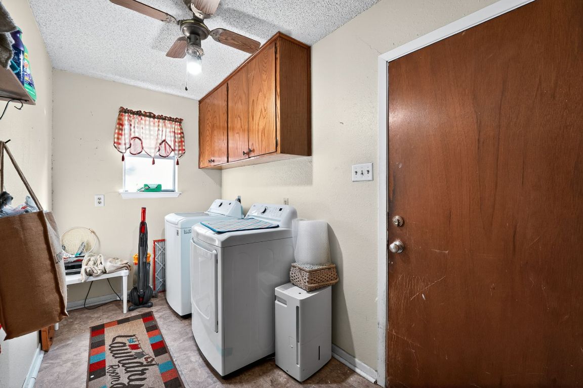 324 McClendon Drive Elgin, TX 78621 - Photo 10 of 16 a utility room with dryer and washer