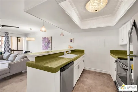 $229,000 | 1655 East Palm Canyon Drive, Unit 609, Palm Springs, CA 92264