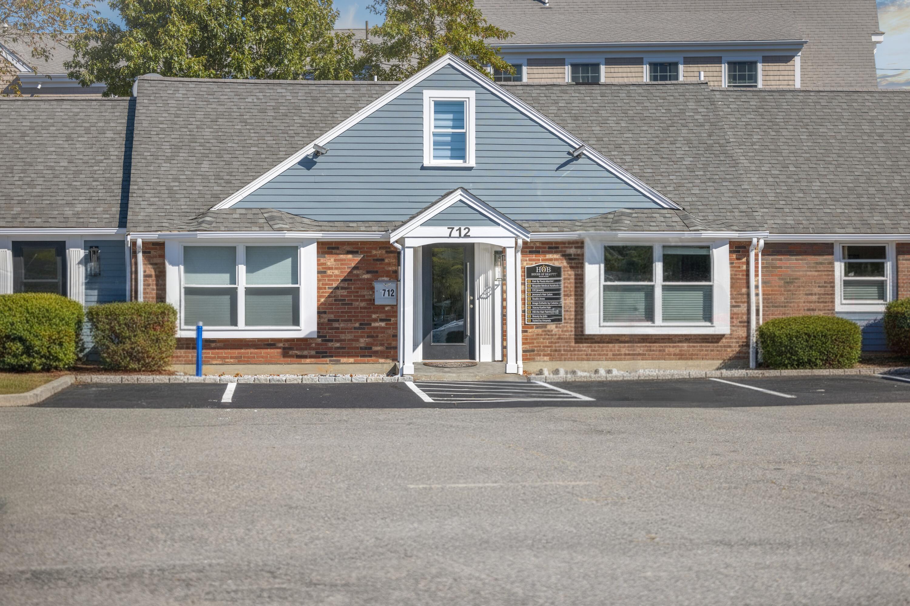 712 Main Street Hyannis, MA 02601 - Photo 15 of 88 Main Entrance