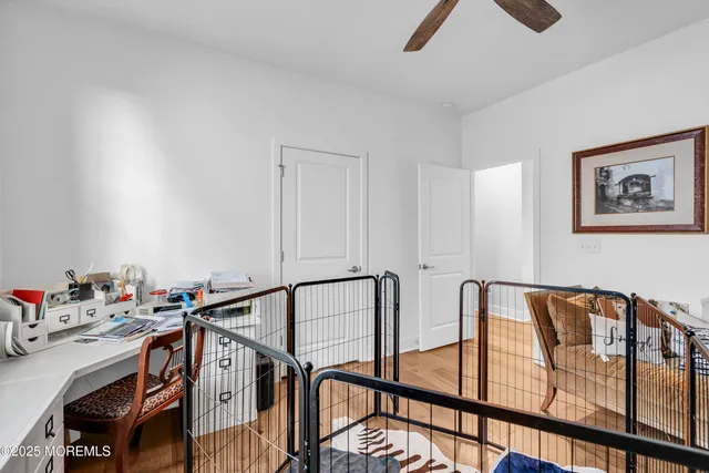 a view of livingroom with furniture