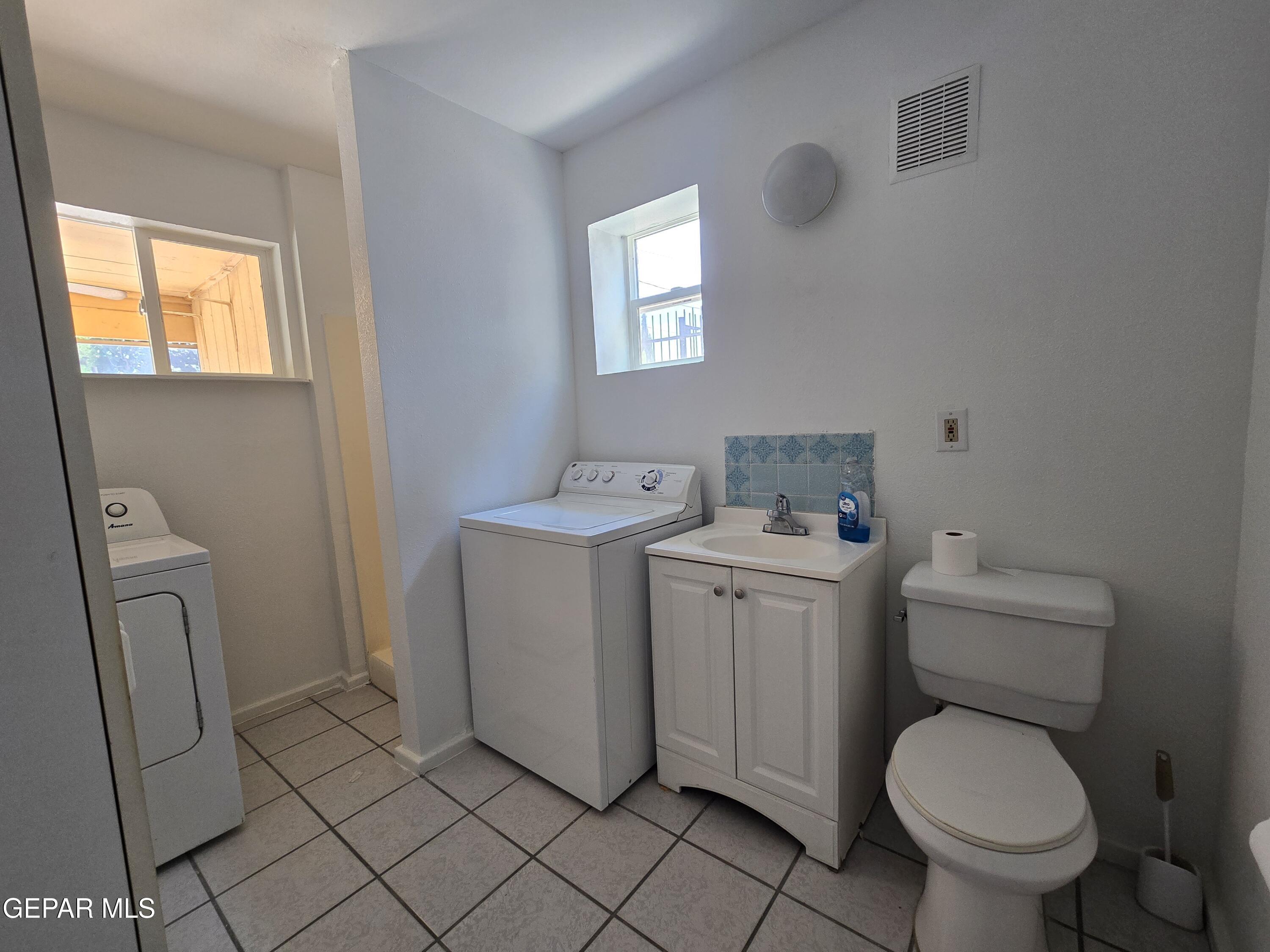 226 Coronado Road El Paso, TX 79915 - Photo 18 of 22 a view of bathroom with a toilet a sink and a bath tub
