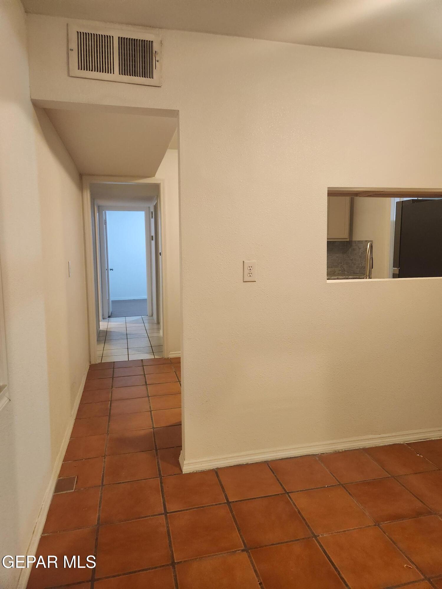 226 Coronado Road El Paso, TX 79915 - Photo 7 of 22 a view of a hallway