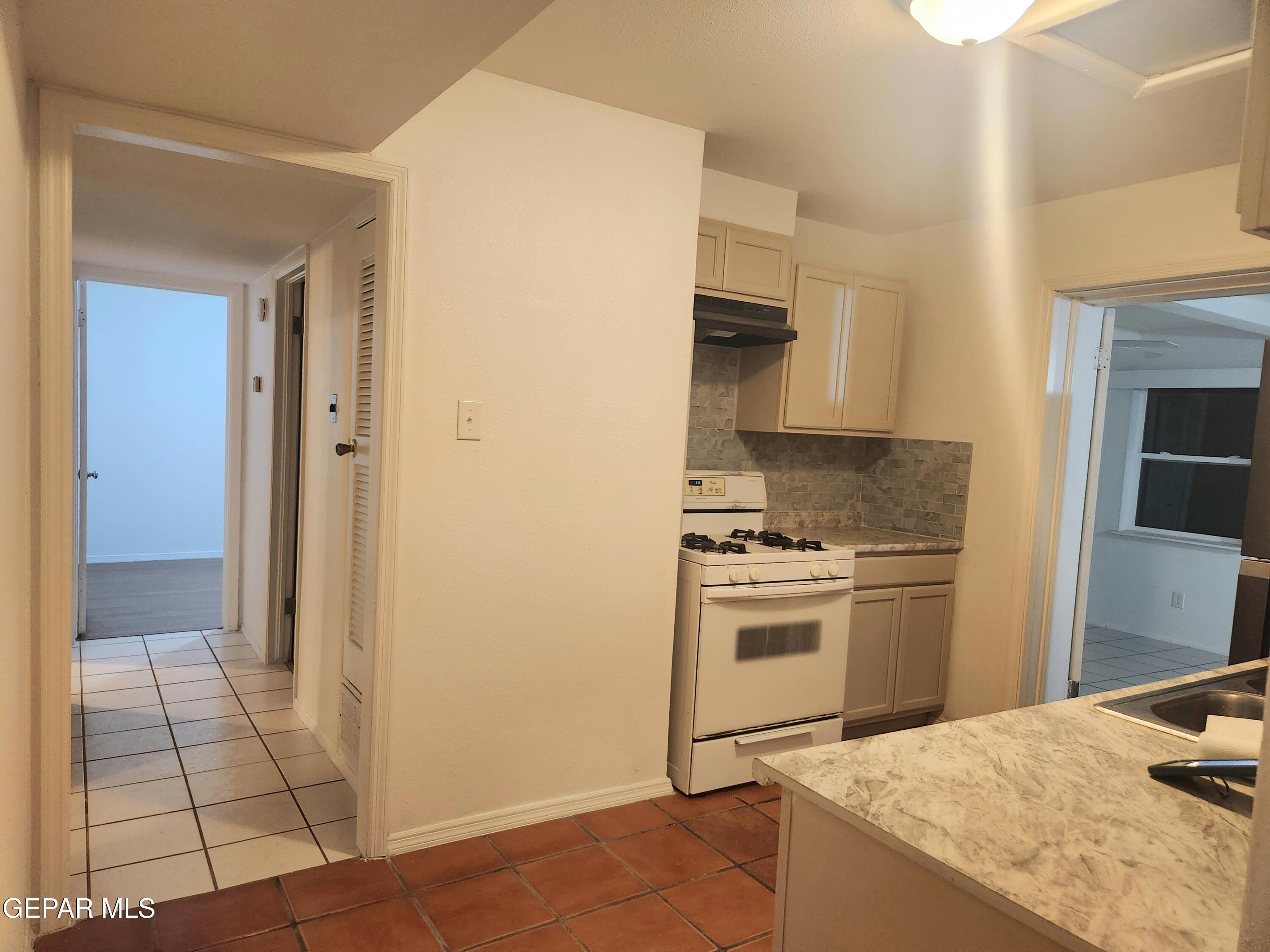 226 Coronado Road El Paso, TX 79915 - Photo 9 of 22 a kitchen with granite countertop a sink cabinets and stainless steel appliances