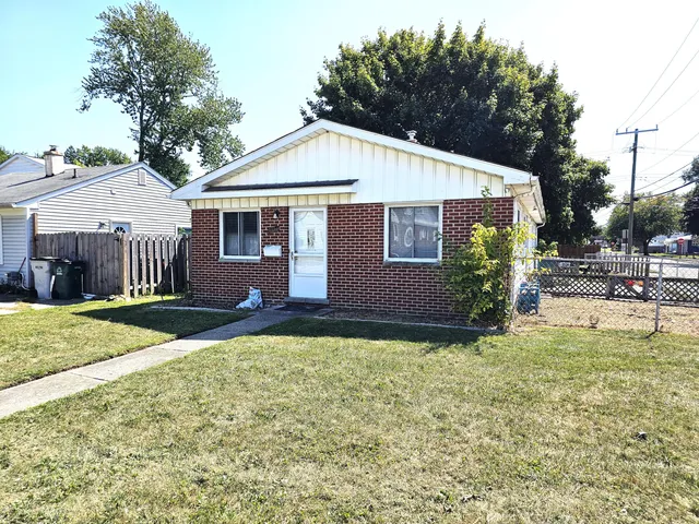 $198,500 | 1704 East Meyers Avenue, Hazel Park, MI 48030