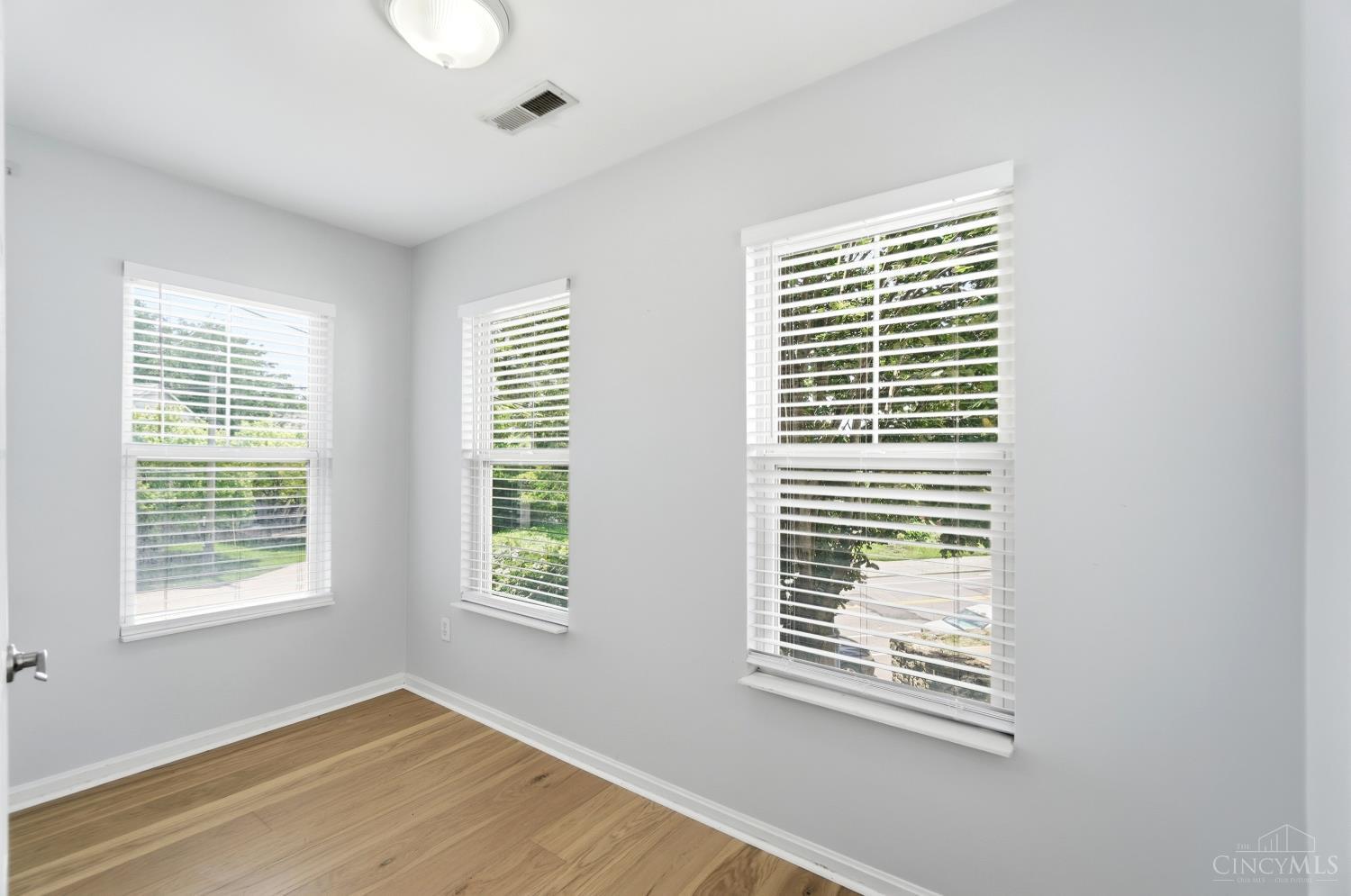 2580 Riverside Drive Cincinnati, OH 45202 - Photo 8 of 36
