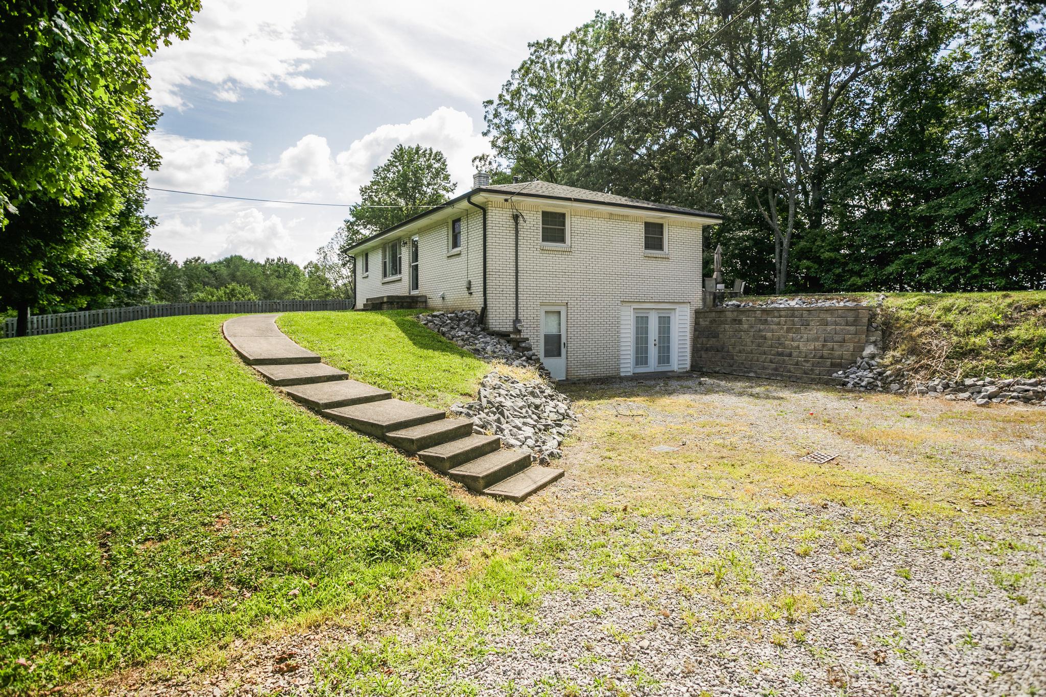 2818 Ewell Elliott Road Springfield, TN 37172 - Photo 2 of 24 a view of backyard of house