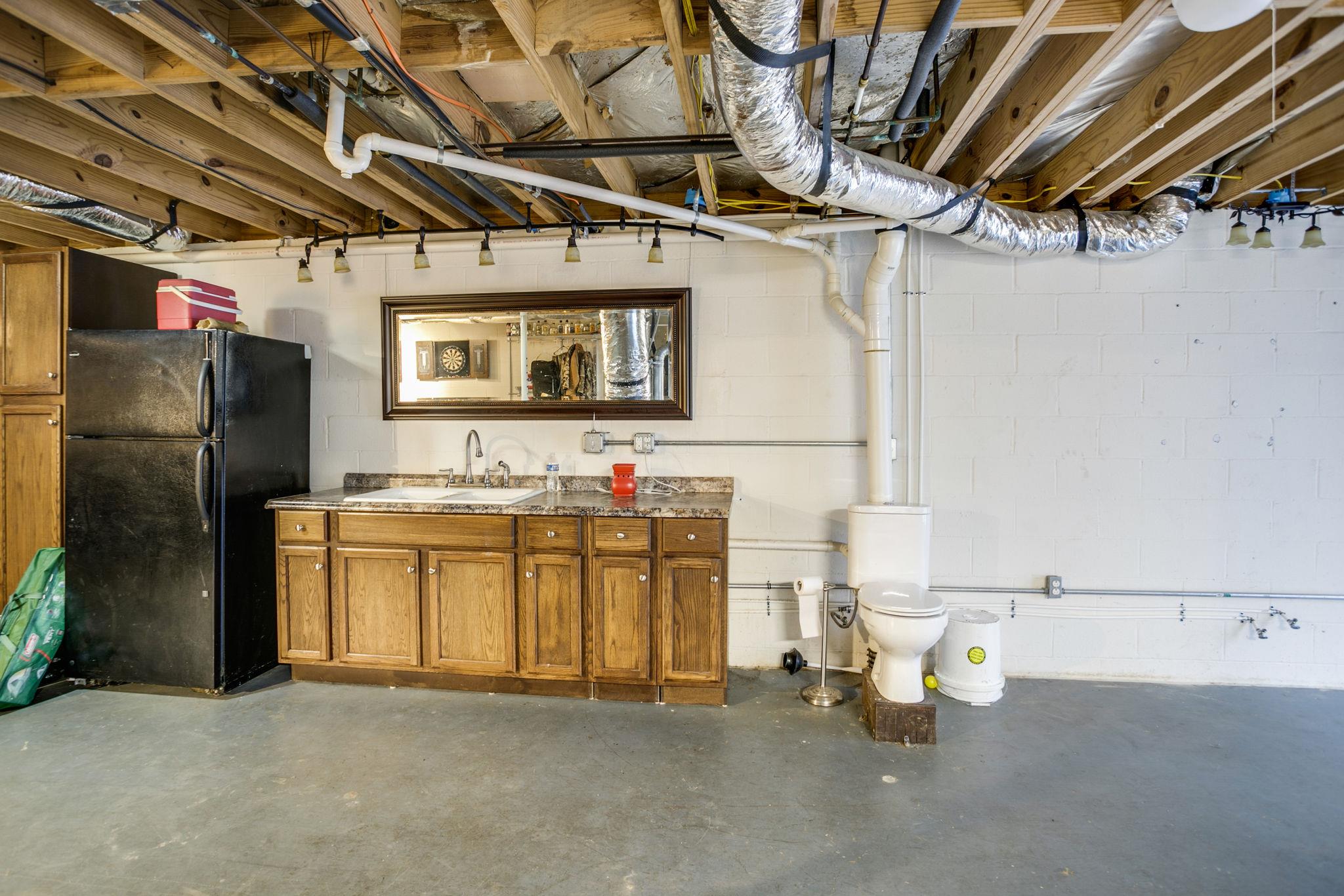 2818 Ewell Elliott Road Springfield, TN 37172 - Photo 20 of 24 a view of utility room