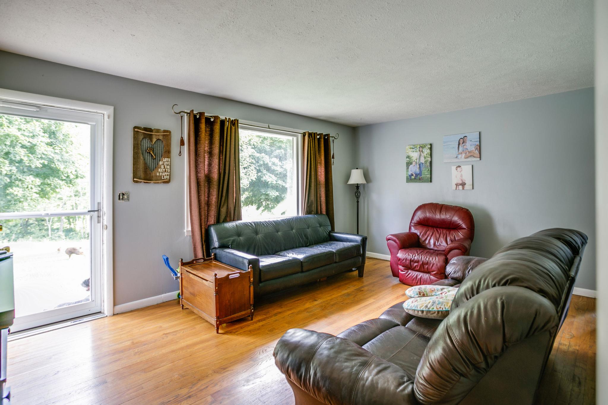 2818 Ewell Elliott Road Springfield, TN 37172 - Photo 6 of 24 a living room with furniture and a window