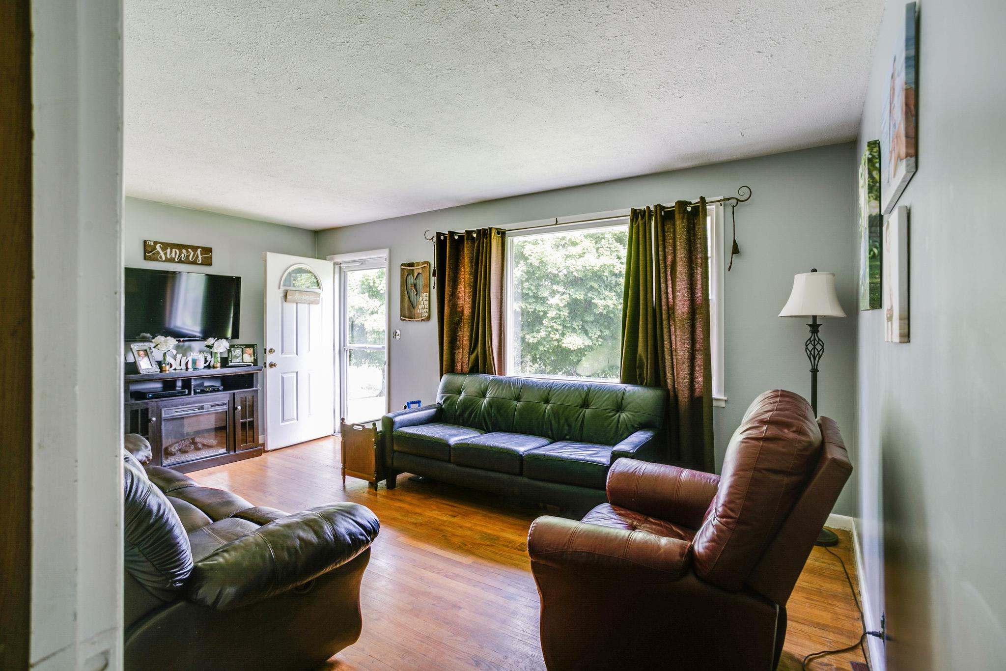 2818 Ewell Elliott Road Springfield, TN 37172 - Photo 8 of 24 a living room with furniture and a flat screen tv