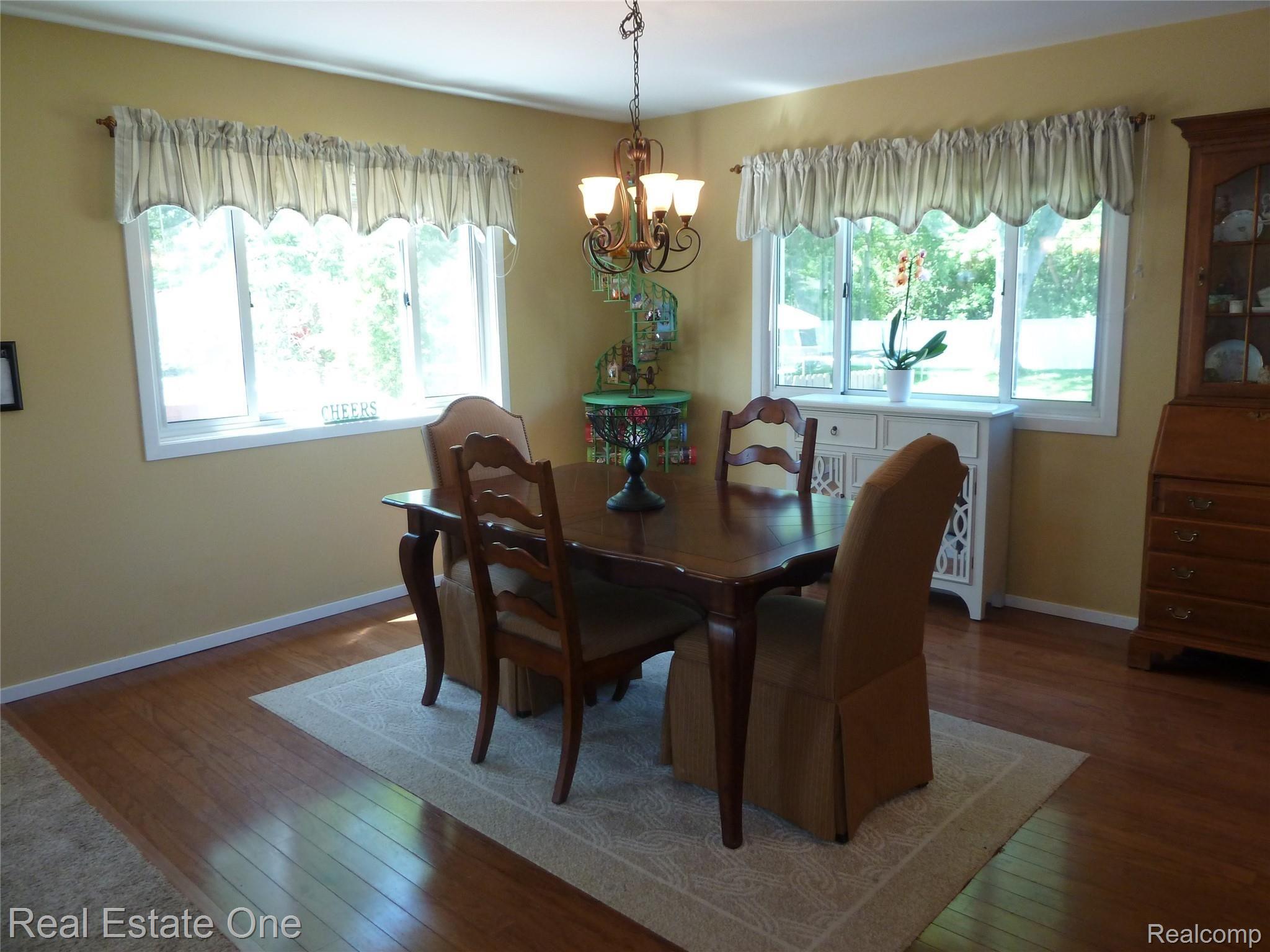 1775 Medler Road Commerce Township, MI 48382 - Photo 4 of 36 Dining room with big beautiful windows to let the sunshine, or a wonderful summer breeze in!