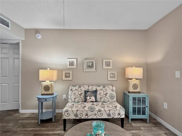 $179,000 | 515 30th Avenue West, Unit H111, Bradenton, FL 34205