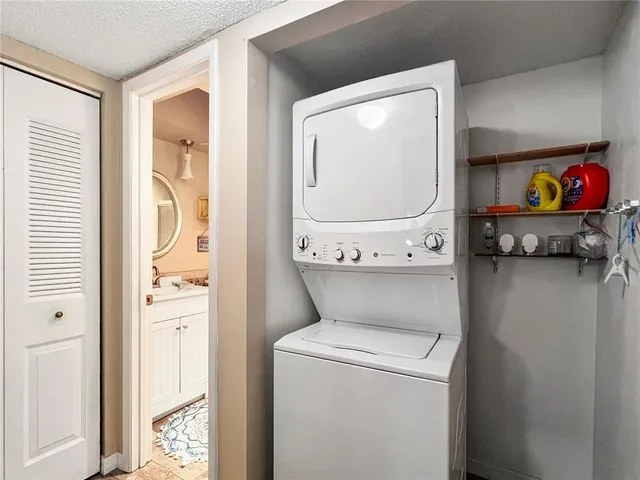 $179,000 | 515 30th Avenue West, Unit H111, Bradenton, FL 34205