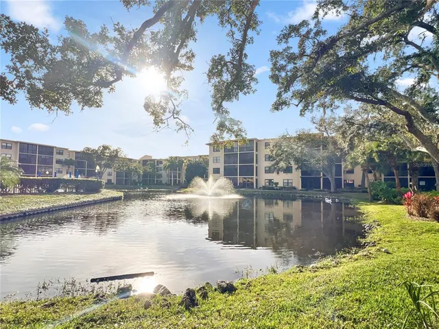 $179,000 | 515 30th Avenue West, Unit H111, Bradenton, FL 34205