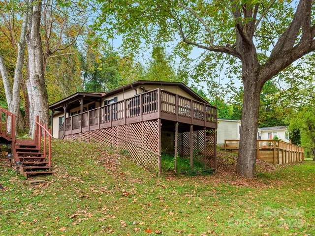 a view of house with a yard
