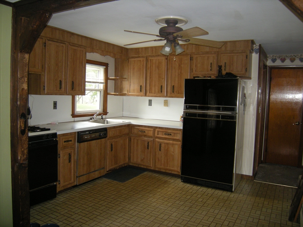 20 Curtis Road Canton, MA 02021 - Photo 4 of 16