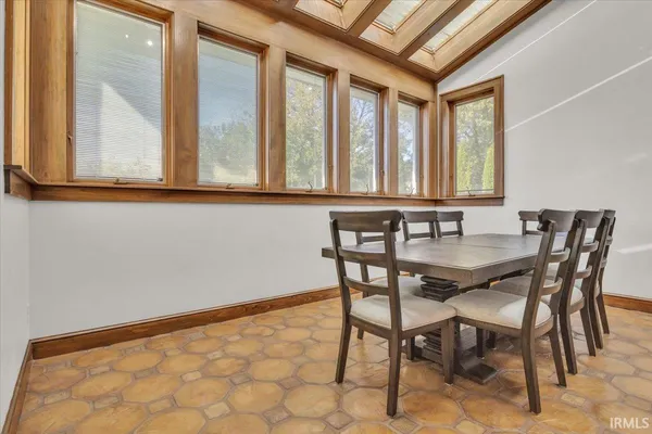 $592,000 | 1711 Old Plank Road, Newburgh, IN 47630