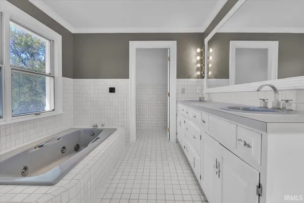 $592,000 | 1711 Old Plank Road, Newburgh, IN 47630