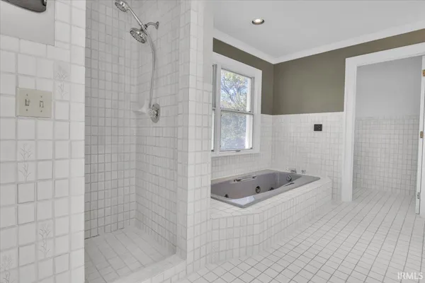 $592,000 | 1711 Old Plank Road, Newburgh, IN 47630