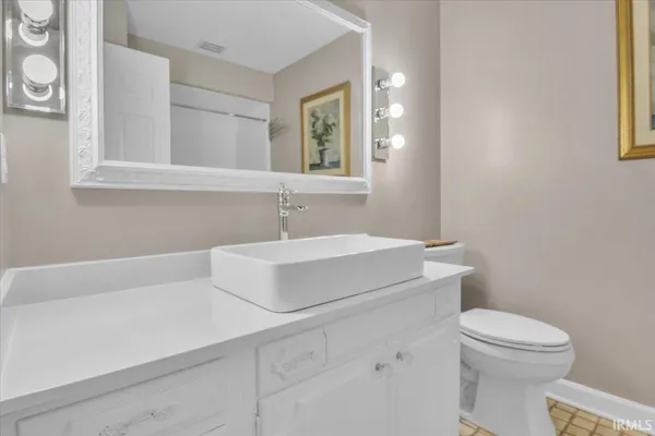 $592,000 | 1711 Old Plank Road, Newburgh, IN 47630