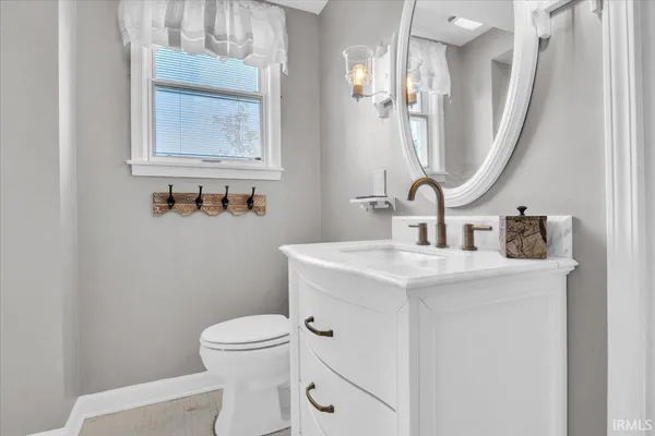 $592,000 | 1711 Old Plank Road, Newburgh, IN 47630