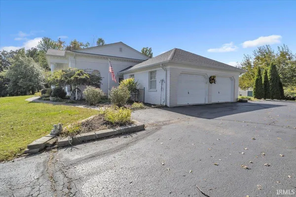 $592,000 | 1711 Old Plank Road, Newburgh, IN 47630