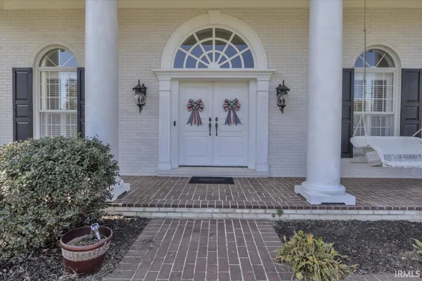 $592,000 | 1711 Old Plank Road, Newburgh, IN 47630