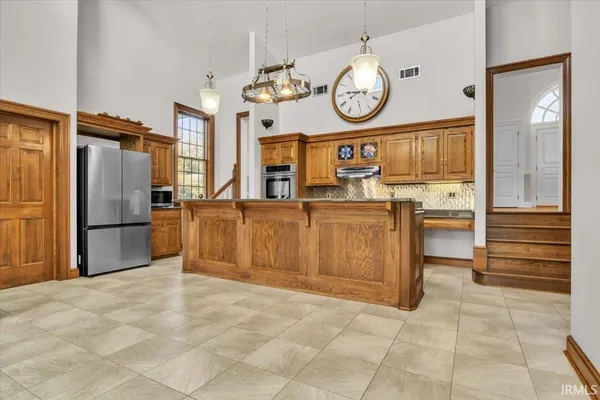 $592,000 | 1711 Old Plank Road, Newburgh, IN 47630