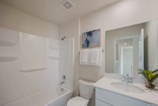 $304,530 | 432 Raven Row, Marion, TX 78124