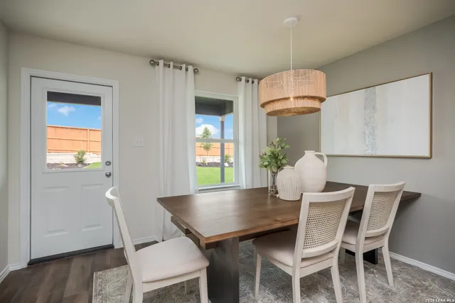 $304,530 | 432 Raven Row, Marion, TX 78124