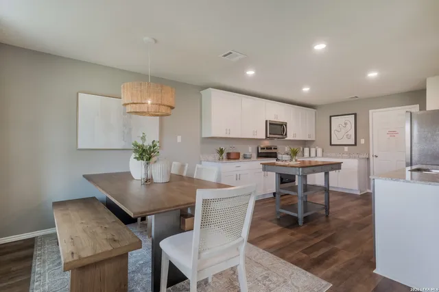 $304,530 | 432 Raven Row, Marion, TX 78124