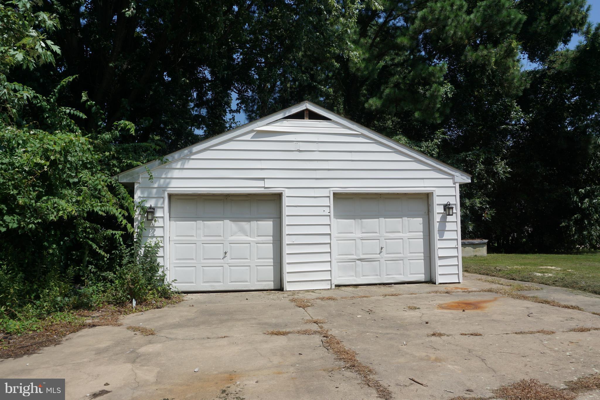 1609 Seward Road Chester, MD 21619 - Photo 2 of 14 2 car detached garage