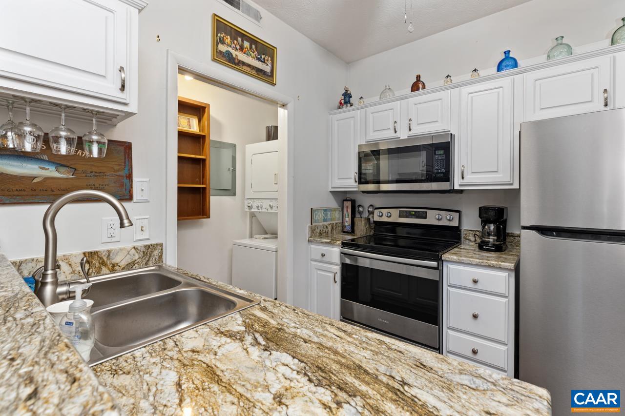 482 3 Ridges Roseland, VA 22967 - Photo 10 of 15 a kitchen with granite countertop a refrigerator stove and sink
