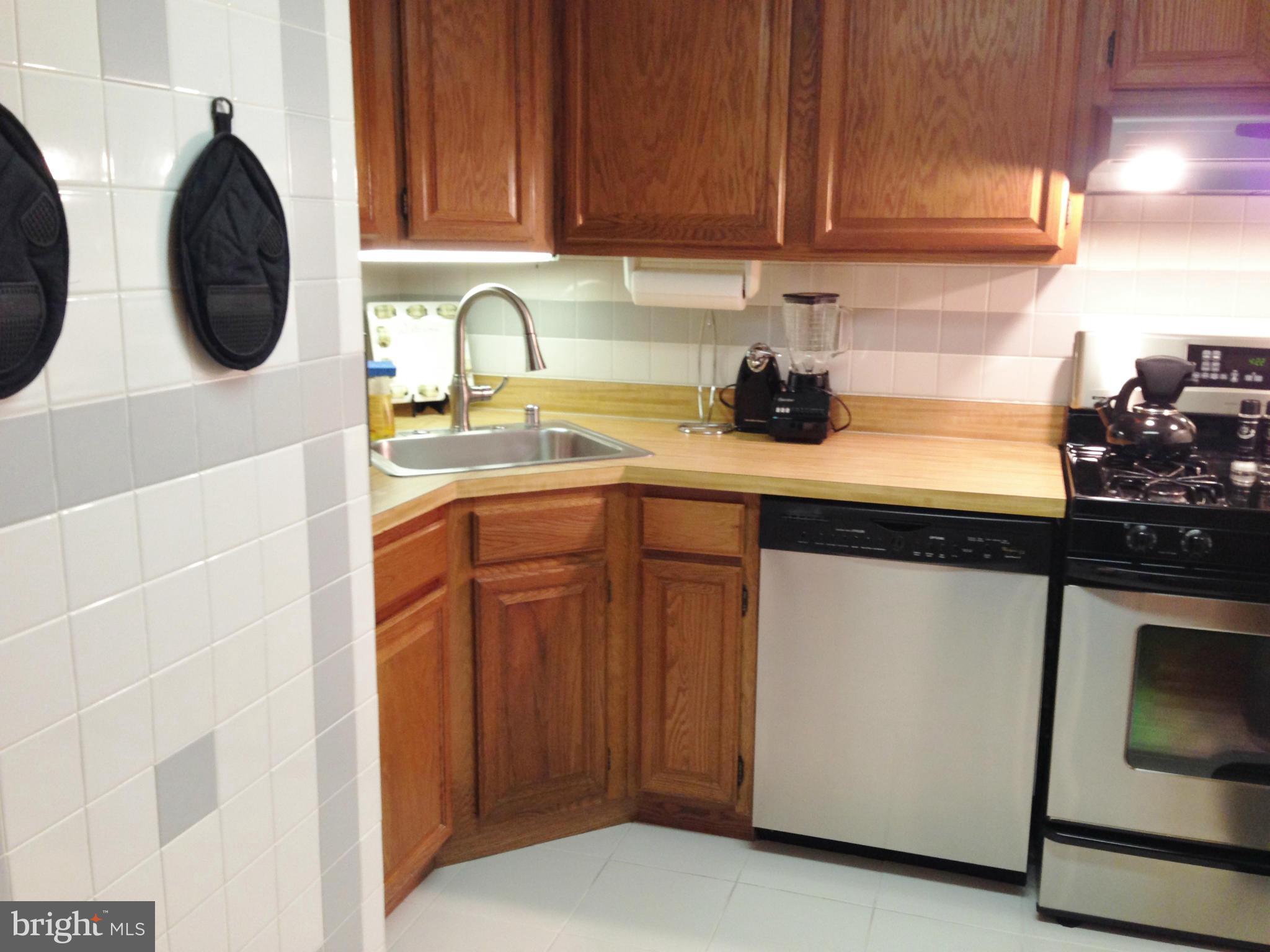 1411 Northgate Square, Unit 2A Reston, VA 20190 - Photo 11 of 26 Kitchen