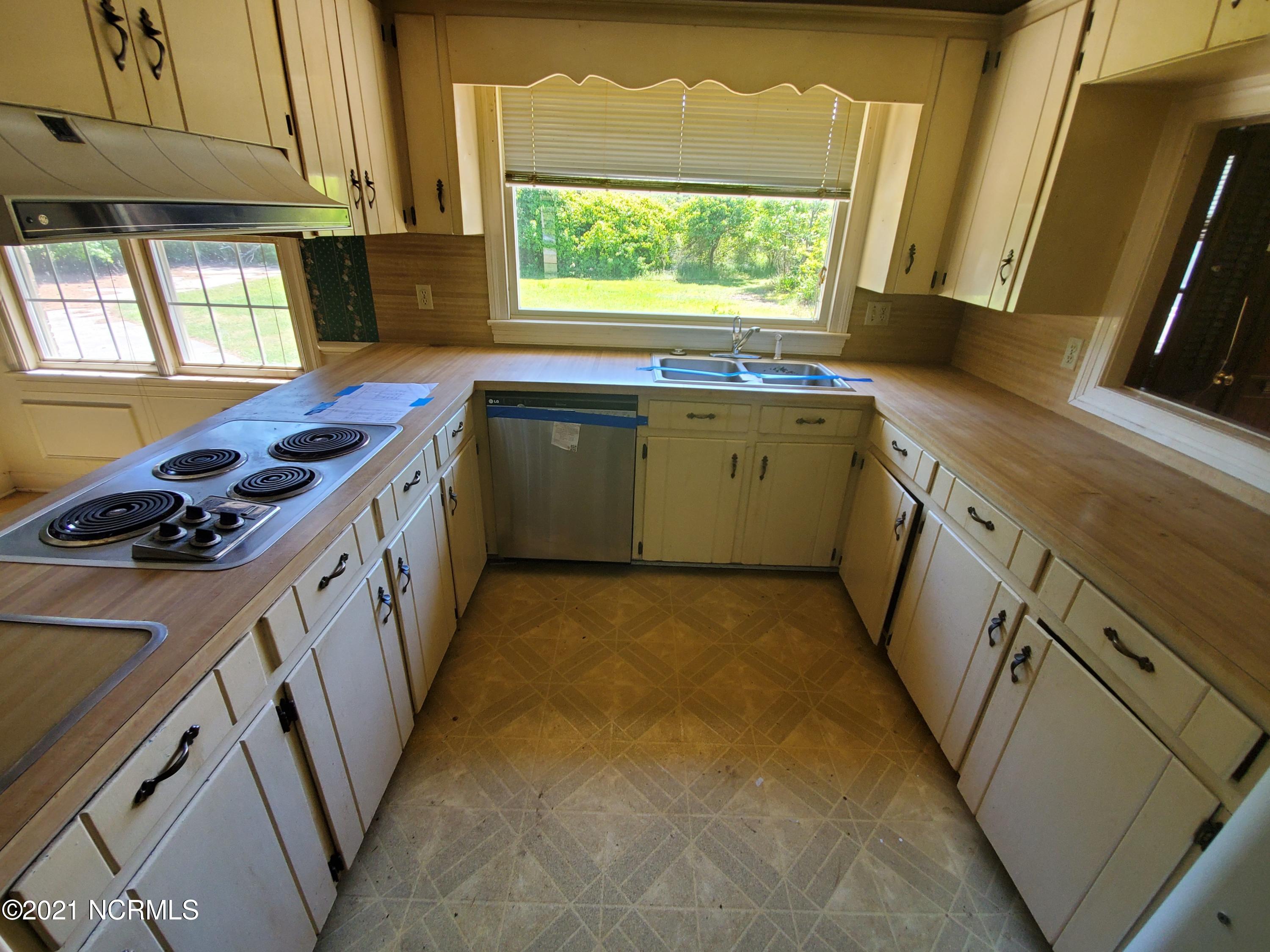 2203 Rouse Road Kinston, NC 28504 - Photo 2 of 5 2_2_608d57d36598f_9761