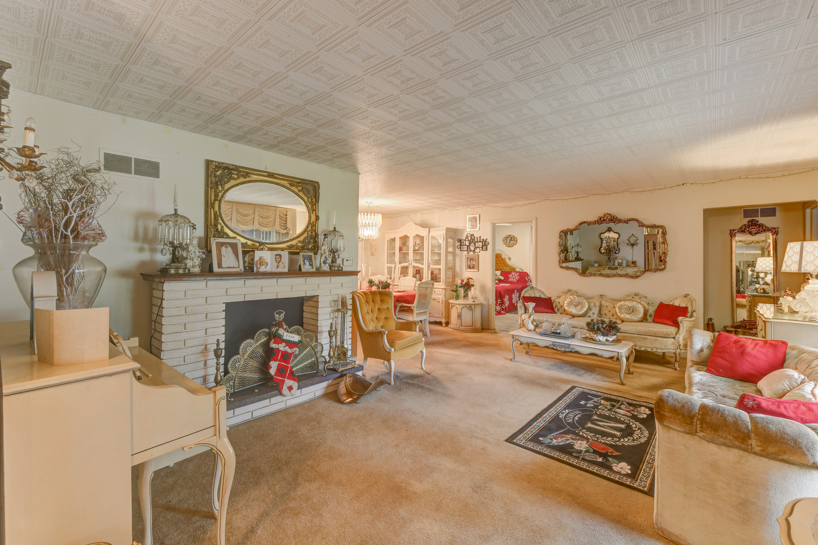 126 Denell Drive Crete, IL 60417 - Photo 9 of 30 a view of livingroom with furniture and toys