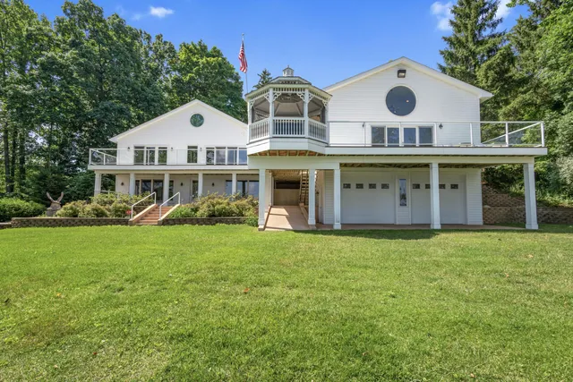 $1,659,240 | 15665 Portage Road, Vicksburg, MI 49097