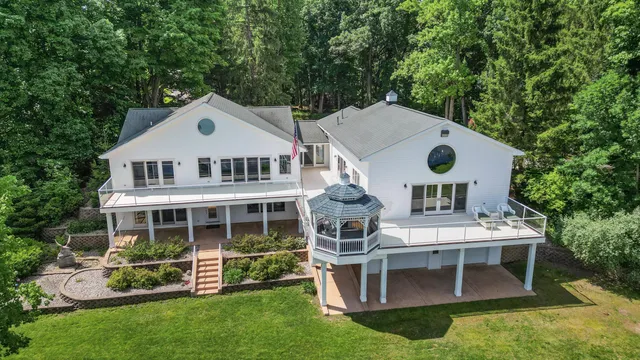 $1,659,240 | 15665 Portage Road, Vicksburg, MI 49097