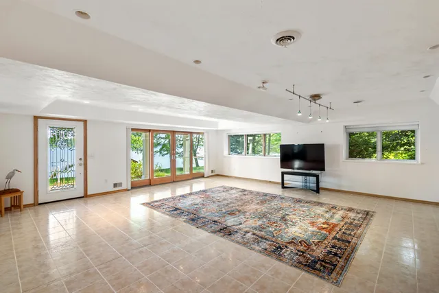 $1,659,240 | 15665 Portage Road, Vicksburg, MI 49097