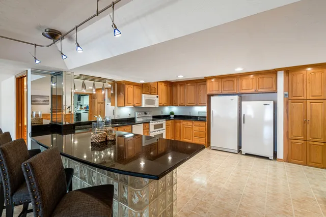 $1,659,240 | 15665 Portage Road, Vicksburg, MI 49097