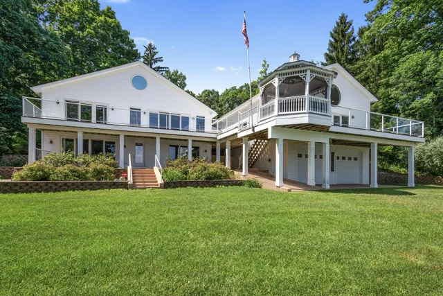 $1,659,240 | 15665 Portage Road, Vicksburg, MI 49097