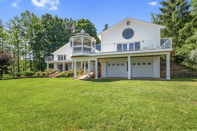 $1,659,240 | 15665 Portage Road, Vicksburg, MI 49097