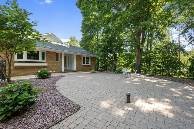 $1,659,240 | 15665 Portage Road, Vicksburg, MI 49097