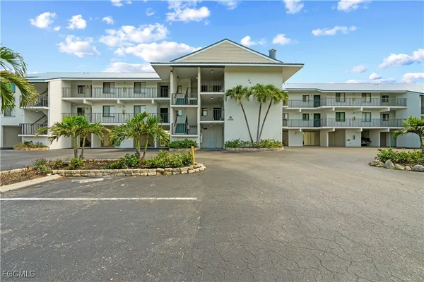 $325,000 | 22652 Island Pines Way, Unit 154, Fort Myers Beach, FL 33931